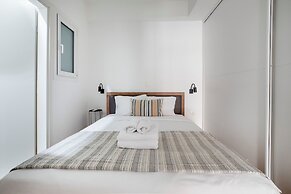 Glimmer 2-Bedroom Apartment in Athens