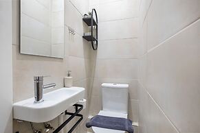 Glimmer 2-Bedroom Apartment in Athens