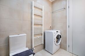 Glimmer 2-Bedroom Apartment in Athens