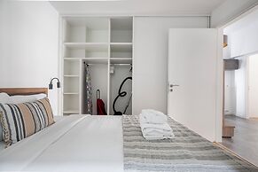 Glimmer 2-Bedroom Apartment in Athens