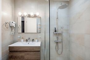 Glimmer 2-Bedroom Apartment in Athens