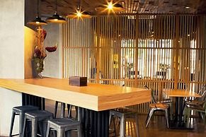 Zoom Hotel jemursasri