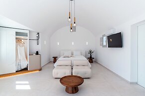 OIKOS SANTORINI LIVING CONCEPT