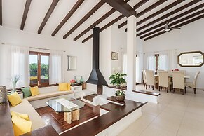 Villa Playa in Port de Pollen a