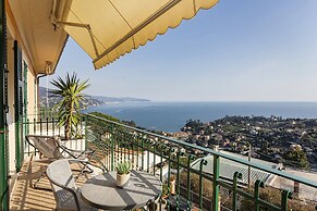 Elegant sea View Apartment