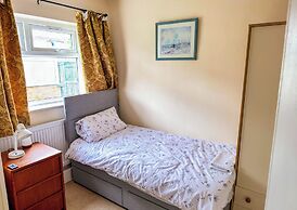 4 Guests - Free Parking - Near Attractions