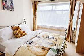 4 Guests - Free Parking - Near Attractions