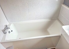 4 Guests - Free Parking - Near Attractions