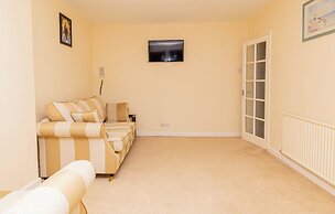 4 Guests - Free Parking - Near Attractions