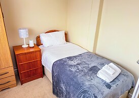 4 Guests - Free Parking - Near Attractions