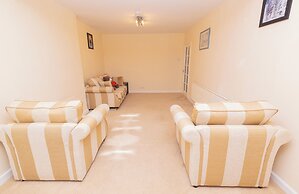 4 Guests - Free Parking - Near Attractions