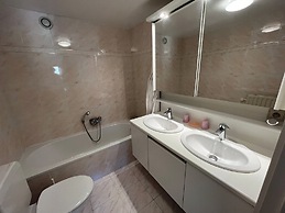 Cozy 4th Floor Apartment