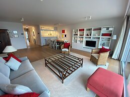 Seafront Palm Beach Stay