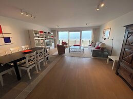 Seafront Palm Beach Stay