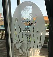 GIPH Mermaids Tale Sleeps 2 w Queen