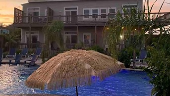 GIPH Mermaids Tale Sleeps 2 w Queen