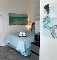 GIPH Mermaids Tale Sleeps 2 w Queen