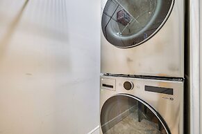 2 Mi to Las Olas: Sleek Townhome w/ Yard & Views!