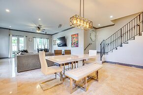 2 Mi to Las Olas: Sleek Townhome w/ Yard & Views!