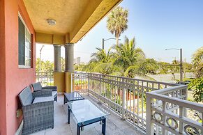 2 Mi to Las Olas: Sleek Townhome w/ Yard & Views!