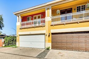 2 Mi to Las Olas: Sleek Townhome w/ Yard & Views!
