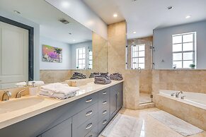 2 Mi to Las Olas: Sleek Townhome w/ Yard & Views!