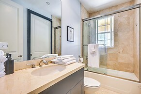 2 Mi to Las Olas: Sleek Townhome w/ Yard & Views!