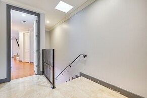 2 Mi to Las Olas: Sleek Townhome w/ Yard & Views!