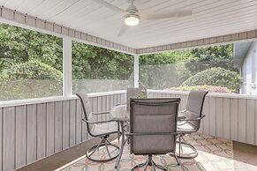 Fire Pit & Screened Porch: Home in Jacksonville!