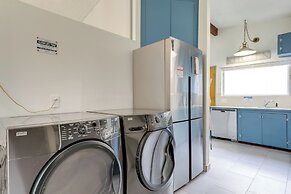 8 Mi to Downtown Seatlle: Pet-friendly Home