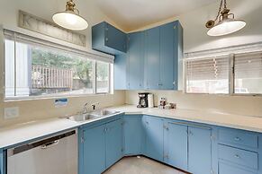 8 Mi to Downtown Seatlle: Pet-friendly Home