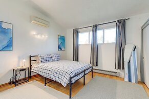 8 Mi to Downtown Seatlle: Pet-friendly Home