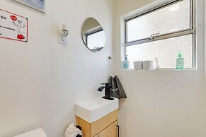 8 Mi to Downtown Seatlle: Pet-friendly Home