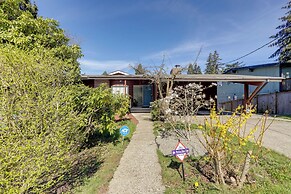 8 Mi to Downtown Seatlle: Pet-friendly Home