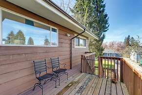 8 Mi to Downtown Seatlle: Pet-friendly Home