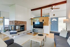 8 Mi to Downtown Seatlle: Pet-friendly Home