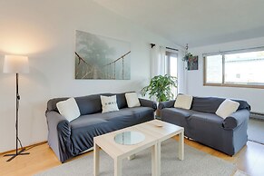 8 Mi to Downtown Seatlle: Pet-friendly Home