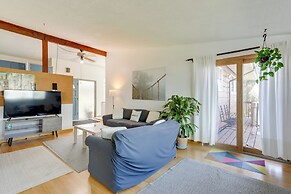 8 Mi to Downtown Seatlle: Pet-friendly Home