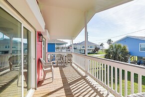 Walk to Beach: Galveston Home w/ Patio & Balcony!