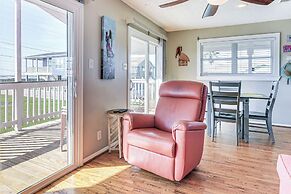 Walk to Beach: Galveston Home w/ Patio & Balcony!