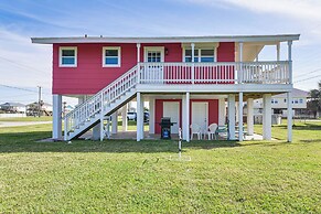 Walk to Beach: Galveston Home w/ Patio & Balcony!