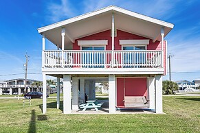 Walk to Beach: Galveston Home w/ Patio & Balcony!