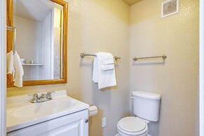 Shared Backyard: Aurora Family Home