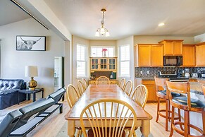 Shared Backyard: Aurora Family Home