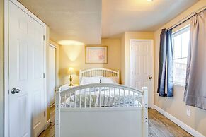 Hike, Explore & More: Aurora Retreat w/ Yard