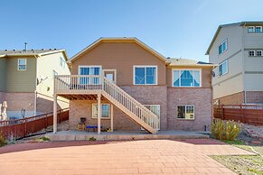 Hike, Explore & More: Aurora Retreat w/ Yard