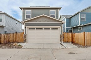 17 Mi to Denver Zoo: Family-friendly Aurora Home