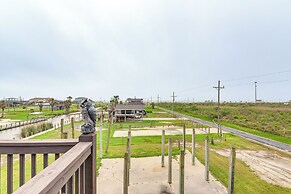 Canal-front Coastal Getaway in Gilchrist w/ Deck
