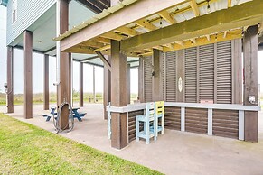 Canal-front Coastal Getaway in Gilchrist w/ Deck