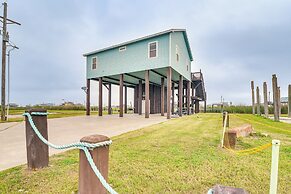 Canal-front Coastal Getaway in Gilchrist w/ Deck